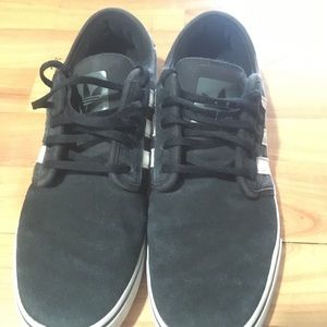 Men’s Adidas Lowtops size 9